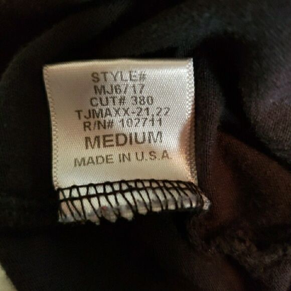 Giraffe V-Neck T-Shirt Black Gray Tonal Lightweight Tee Womens Juniors Sz Medium - Picture 8 of 11